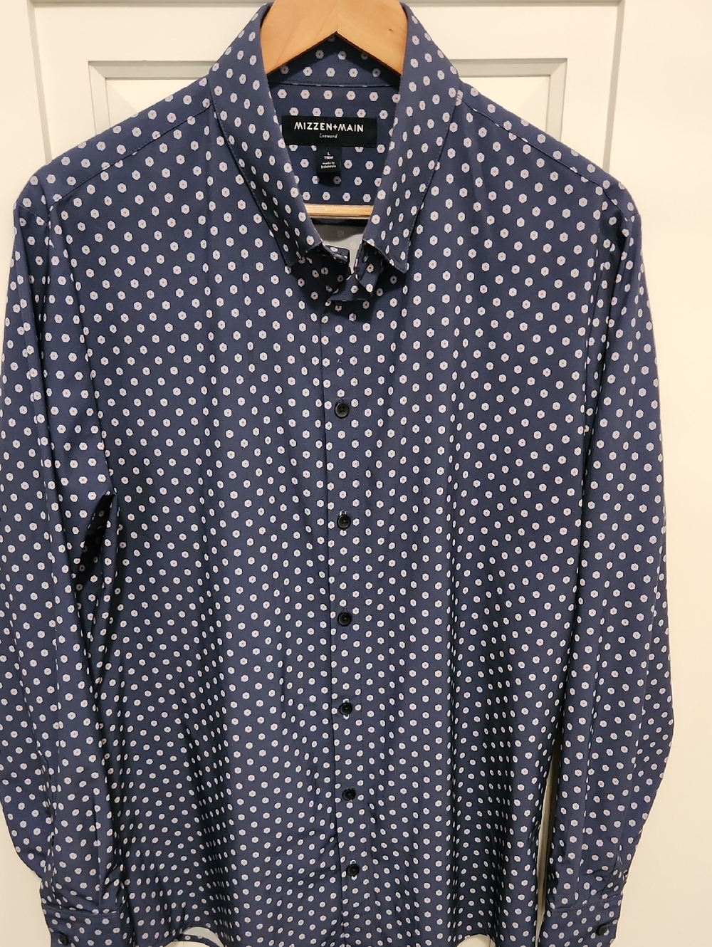 Mizzen+Main Leeward Navy Shirt with White Floral Print Sz LG